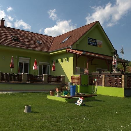 Hostinec Vo Visnovom Стара-Тура Екстер'єр фото