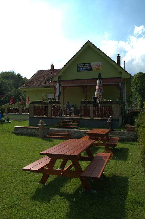 Hostinec Vo Visnovom Стара-Тура Екстер'єр фото